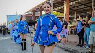 Los Habitantes de San Sebastián, presenciaron el desfile de las Bellas chicas de Ilobasco Latin Band