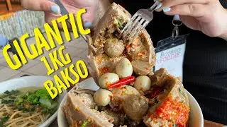 HUGE, GIGANTIC 1KG Bakso in Miri, Sarawak!! Malaysia | Borneo Foodie | Nurmala Sari Restoran