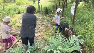 Che bello zappare la terra con Nonna Angela