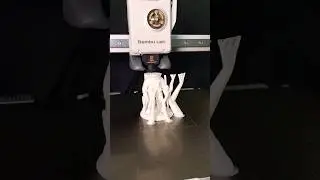 3d printed Astronaut figurine with flag #3dprinting #bambulab #diy #astronaut #figurines #decor
