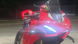 Panigale v4s - rippin the streets￼