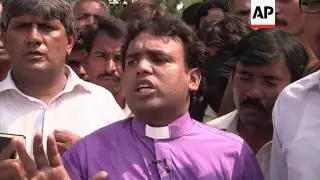 Pakistani Christians protest against Sunday's deadly church bombing