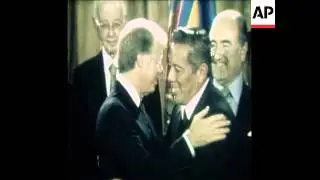 SYND 8 9 77 PRESIDENT CARTER SIGNS PANAMA TREATY