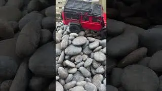 Crawling over rocks with Traxxas TRX4M Defender
