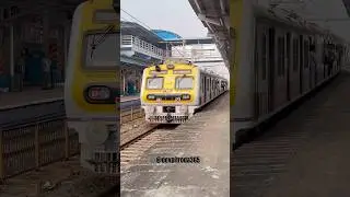 Train Spotting At Khar Road Railway Station 🚂 #indianrailways #localtrains #westernrailways