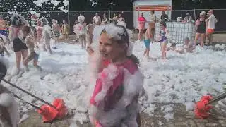 Knopfeest 2025 Noordwolde fr start met schuimparty voor de jeugd