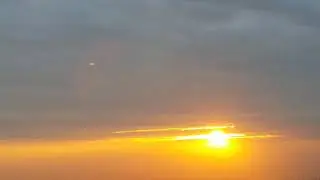 Weirdest lens flare,  not cycle, flat line