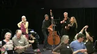 Jeanie and the Dreamers with caller Gaye Fifer
