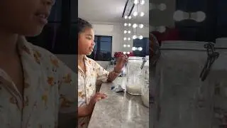 True Thompson Makes it Snow in Jars With Santa's Magic Tablets #kardashians #kardashiankids
