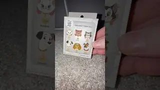 Распаковка эксклюзивного значка-сюрприза из набора Disney Cats and Dogs Box Lunch.