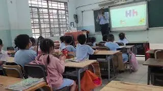Tiết học c&ugrave;ng thầy Lebo lớp 1.14 TH T&acirc;n Hiệp 