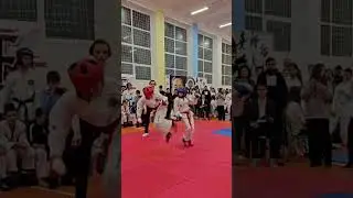У нее смертельный удар 🥊 (@maksym_smirnoff)