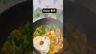 Ramen hot pot 🍝 #ramen #noodles #maggie #viralvideo #nonveg #chicken #egg #ytshorts #ytviral #easy