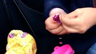 Kardeşim L.O.L surprise confetti a&ccedil;ıyor!!! (Cheeky babe)