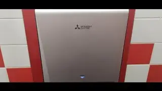 hand dryer mitsubishi electric five guys Manchester Piccadilly gardens ♿🚼🌈