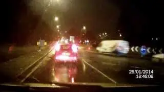 AA Van VX63UYE Makes Risky Manoeuvre