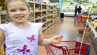 Little Girl SUPERMARKET SHOPPING Pushing Shopping Cart Picking Groceries