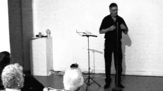 Performance po&eacute;tique de Fran&ccedil;ois Poyet &agrave; la galerie Peccolo en juin 2011 &agrave; Livorno Italie