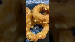 Если в холодильнике только лук🤪готовим луковые кольца с сюрпризом #shots