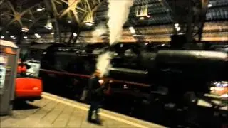 Leute erschrecken vor Dampfpfeife