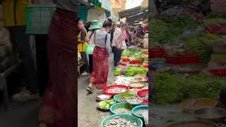 Busy day in Phnom Penh Food Market #cambodianfoodtour #shortvideo #chanralifetv