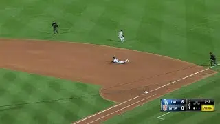 LAD@NYM: Bellinger lays out to make the stop at first
