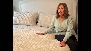 Soft velvet quilt that looks great on your bed!