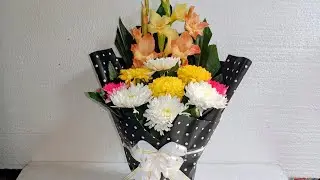 অল্প টাকায় চমৎকার ডিজাইনের তোড়া।#bucket #flowers #grassflower #rose #weddingbouquet 