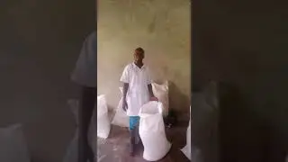 Melange d'aliments pour porc &agrave; la ferme  MKT ( Mokwa Kameniabe Tesangani)