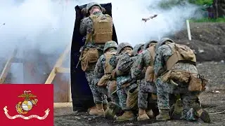 Корпус морской пехоты США: интенсивная военная подготовка в лагере Фудзи, Япония.