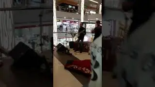 Ngamen Di Mall