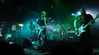 Massive Wagons play 