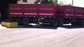 Bitrem Graneleiro na Manobra