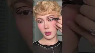 Этот графичный образ с подводкой для глаз меня просто заворожил 🥹 #UD247 #urbandecay #eyelinerpen #eyeliner
