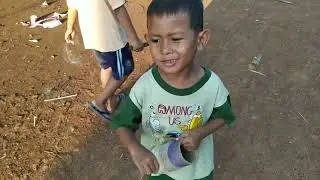 Bermain layang layang