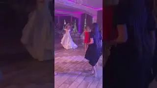 Федерико Феллини на молдавской свадьбе.