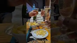 Christmas Eve + Champagne = This Happened 🥂🎄