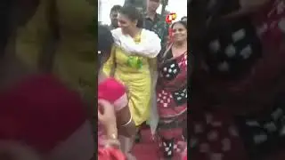 Naba Das&rsquo; daughter Dipali dances with locals in public meeting in Jharsuguda
