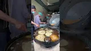 Ohh 😧 man putting hand in very hot 🥵 Oil | swat traditional food | swat traditional food