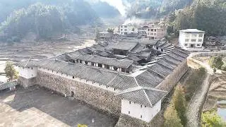 實拍中國福建最神秘的古堡，竟然是建在沼澤地上，漂浮百年安然無恙，蜘蛛和蚊子完全不敢靠近，現代科學無法解釋