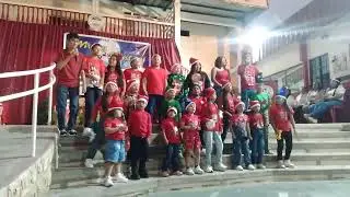 Cantando villancisco en la  encendida de luces del colegio Dagoberto Montenegro