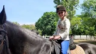Софія на кінній прогулянці ☺️🐎