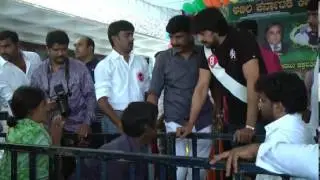 Kiccha Sudeep Birthday-2012 Sudharshan,Manvi a big..Fan of Kiccha.