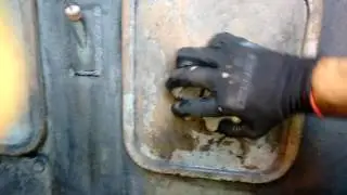 EMD 567B side cover opening