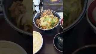 すき家のすき鍋　肉2倍卵2個です。