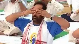 UP: Union Minister Mukhtar Abbas Naqvi and Meerut MP Rajendra Agarwal do Yoga in Meerut
