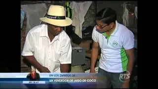 En los zapatos de: Un vendedor de jugo de coco