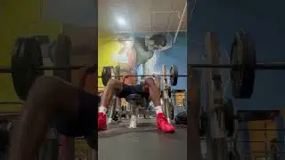 225 in the Deon&rsquo;s&hellip; still too easy 😤👟 &ldquo;6 clean. #benchpress #shorts #strengthinstyle #225club
