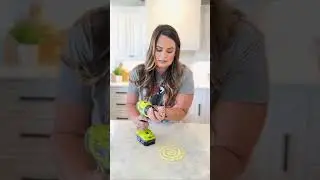Here&rsquo;s our favorite hack for rolling paper flowers! 🤩🌸 #paper #flowers #papercraft #papercrafting