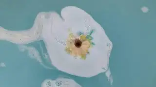 Lush Floating Flower Bath Bomb 2019. Demo